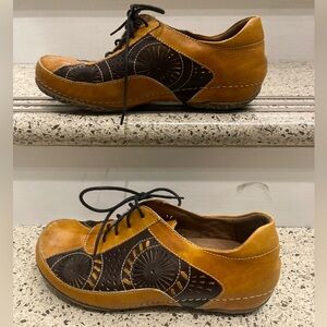 L'Artiste by Spring Step Agacia hand-painted leather loafers